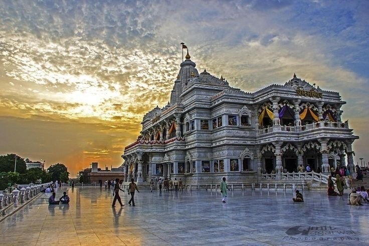 A Complete Mathura Vrindavan Travel Guide: Explore the Land of Lord Krishna with Comfort and Devotion